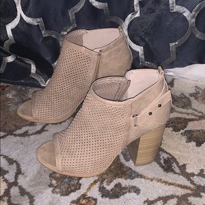 Tan side zipper peep toe bottles